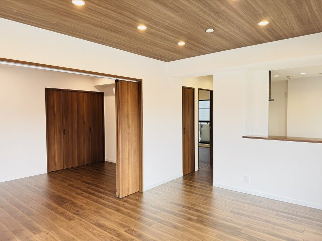 リッツタワー八王子の居間・リビング|～15.9帖の明るいLDKで、家族団欒の時間をお過ごしいただけます～