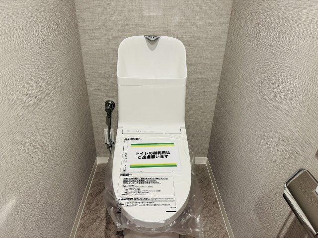 リッツタワー八王子のトイレ|～暖房温水洗浄機能付きトイレも新規交換済　冬場は特に嬉しい機能ですね～