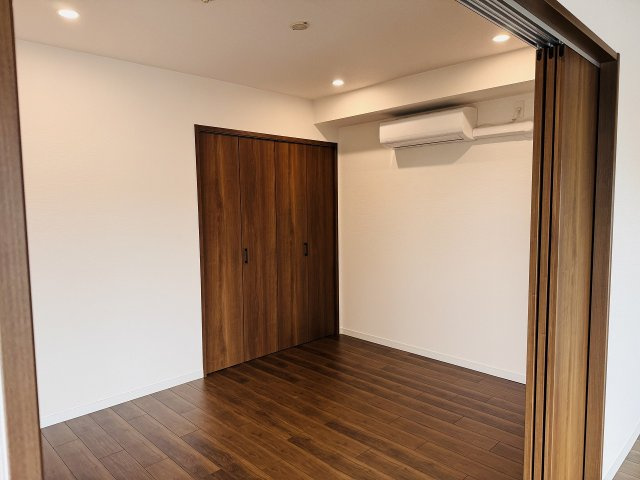 リッツタワー八王子の洋室|～リビングに隣接している5.8帖の洋室です～