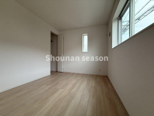 【洋室】 | 全てのお部屋が２面採光で、陽光たっぷり取り込めます◎