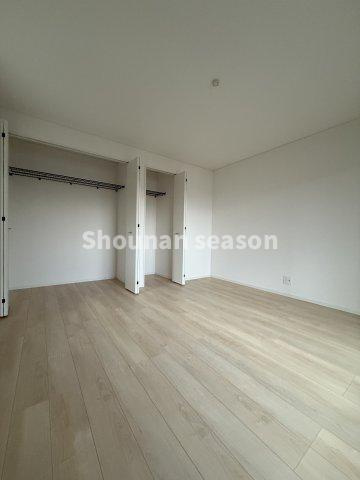 【洋室】 | ぜひ、ご内覧ください◎
お問い合わせは、湘南シーズンまで♪