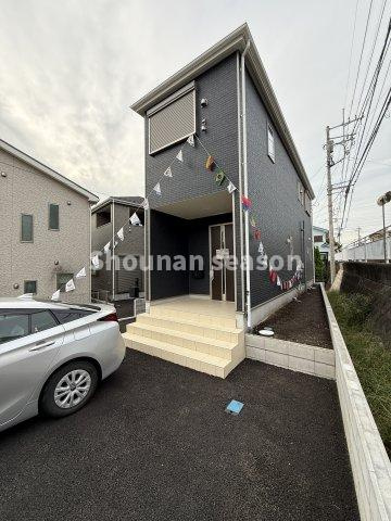 【外観】 | 角地につき日当たり良好！開放感たっぷりの敷地面積175.76㎡♪
小田急小田原線座間駅まで徒歩17分と好立地◎