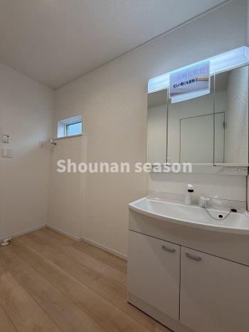 【独立洗面台】 | 洗剤やシャンプーのストックも収納できる「洗面化粧台」です◎