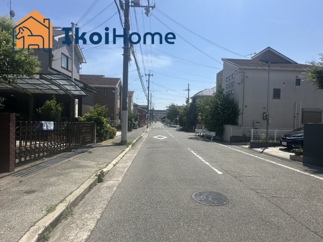 明石市大久保町谷八木　土地の前面道路含む現地写真|前面道路は幅員6.85ｍになります。広々ですので、駐車も安心してできますね。
