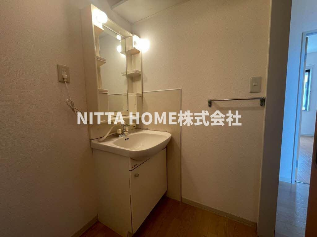 メゾンソレーユⅠの洗面所|独立洗面化粧台もあります(*^-^*)