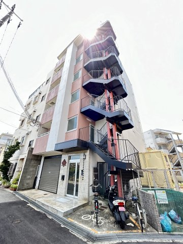 シェトワ大石の外観