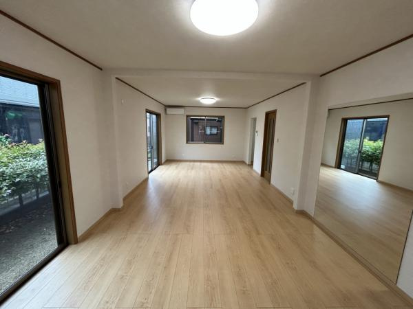 【居間・リビング】 | 仲介手数料無料！藤山小学校に通えるリフォーム済み中古住宅　宇部市文京台１丁目 | 居間です