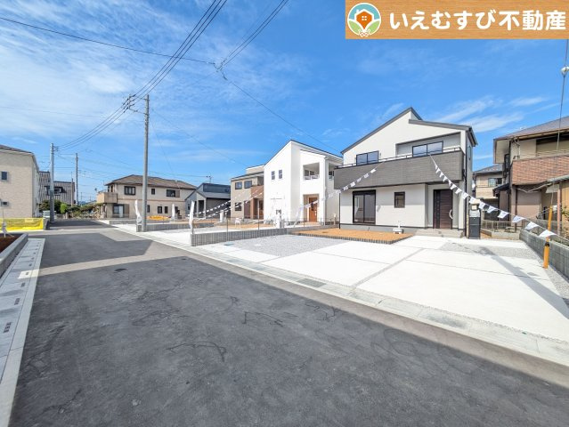 Livele Garden.S　行田城西第2の前面道路含む現地写真|整備されたばかりの綺麗な5ｍ道路
間口が広くお車の出し入れも問題なく行えるスペースが確保されています♪