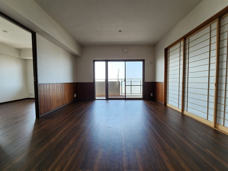 マルベリー小牧山南の居間・リビング|明るく開放的なリビングです