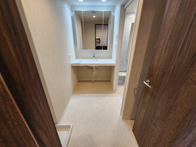 マルベリー小牧山南の洗面所|広々とした洗面スペースになります