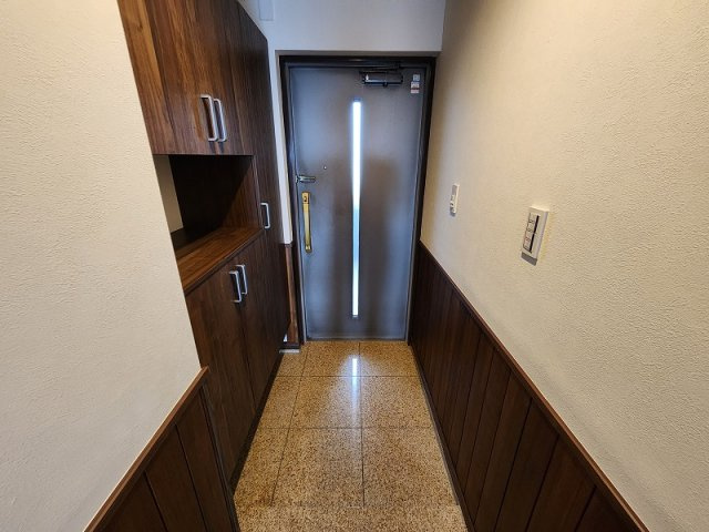 マルベリー小牧山南の玄関|重厚感のあるオシャレな玄関です