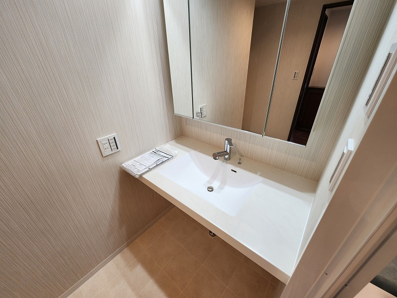 マルベリー小牧山南の独立洗面台|朝の支度にも助かる、独立の洗髪洗面化粧台