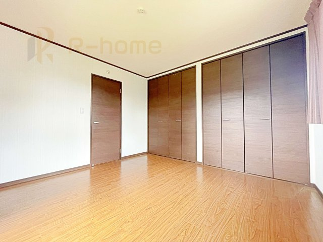 取手市戸頭　中古戸建の子供部屋|収納便利なウォークインクローゼット付きの洋室♪
明るく風通しの良いお部屋です♪
