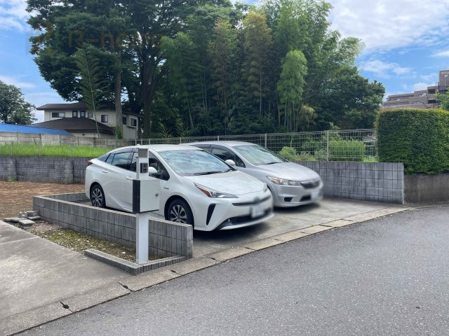 取手市戸頭　中古戸建の駐車場|カースペースは2台お停めいただけます♪

