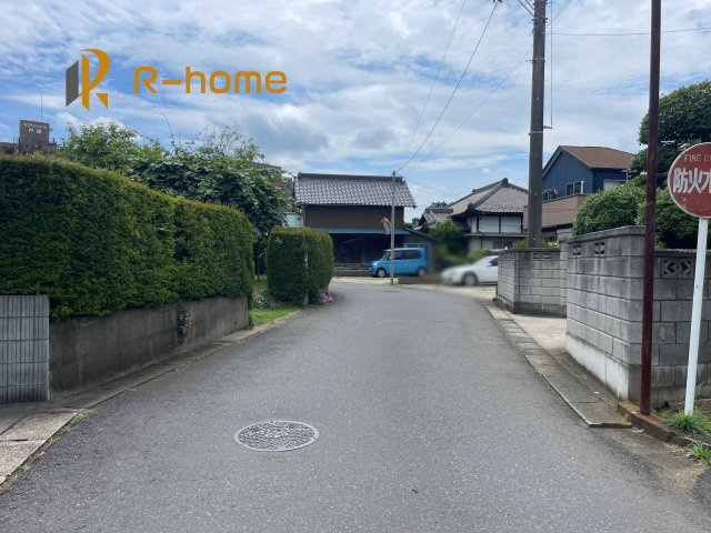 取手市戸頭　中古戸建の前面道路含む現地写真|周辺環境も併せて案内致します♪
閑静な住宅地で笑顔あふれる新生活！
ぜひ現地へお越しください♪