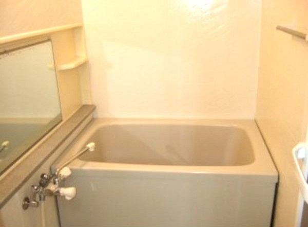 ヴァンベール徳重の浴室