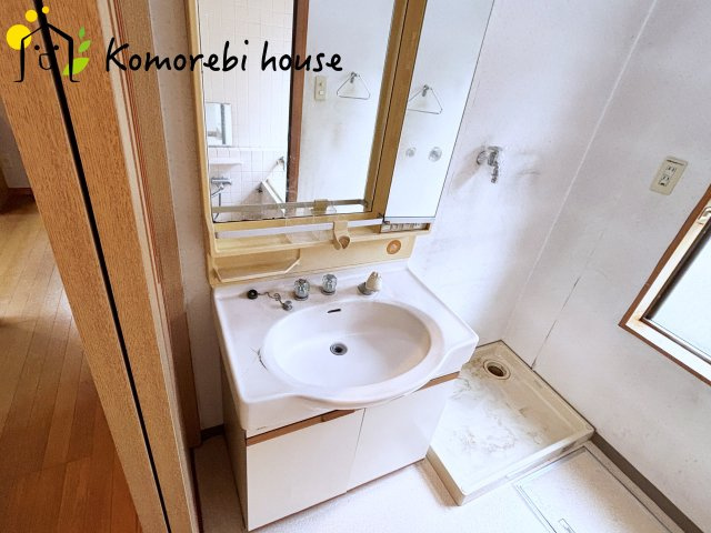 比企郡川島町八幡1丁目　中古一戸建ての独立洗面台|独立洗面台です