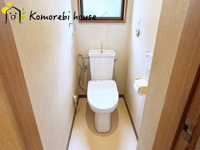 比企郡川島町八幡1丁目　中古一戸建てのトイレ|窓があるトイレです