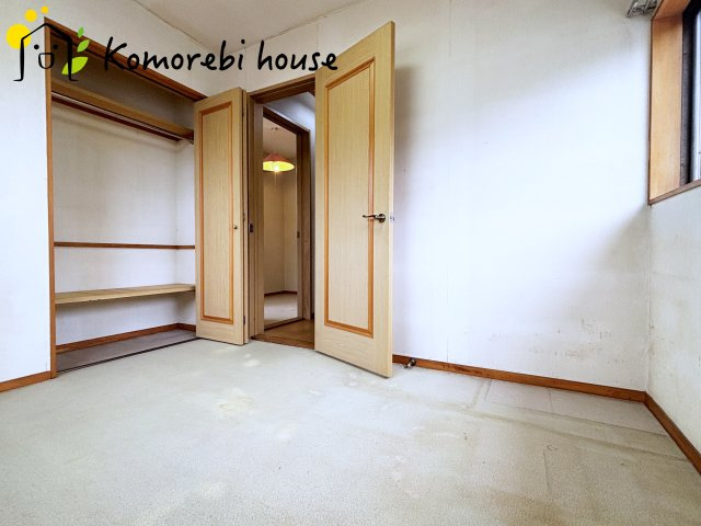 比企郡川島町八幡1丁目　中古一戸建ての子供部屋|収納があるコンパクトな洋室なので子供部屋にしてみてはいかがでしょうか