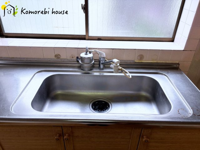 比企郡川島町八幡1丁目　中古一戸建てのキッチン|凹凸が少ないのでお手入れが簡単な水洗い場です