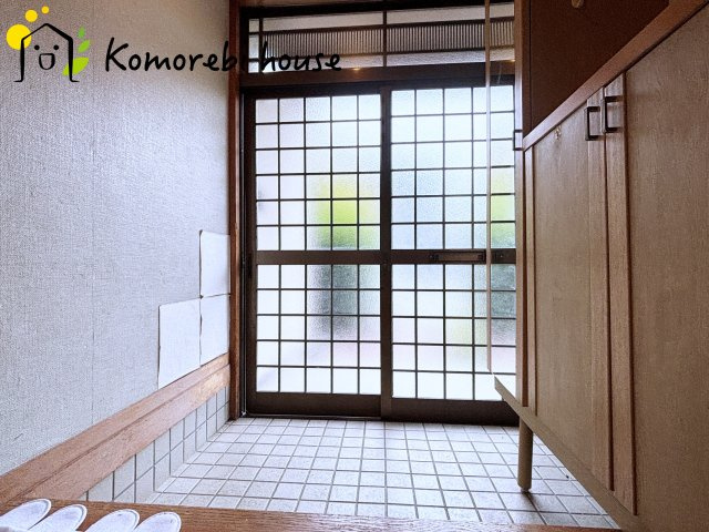 比企郡川島町八幡1丁目　中古一戸建ての玄関|引き戸の玄関です