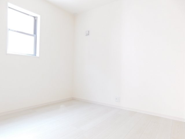 海部郡大治町大字堀之内字深田の新築一戸建の洋室|◇１階洋室◇　　南面で明るい洋室３．７５帖　全居室収納完備！　ＬＤＫとの続き間で最大２０．２５帖！