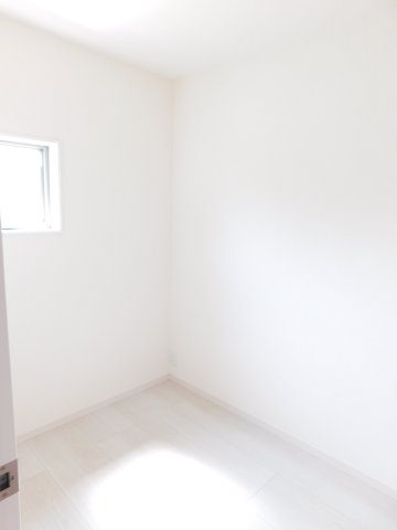 海部郡大治町大字堀之内字深田の新築一戸建のその他|◇ストレージルーム◇　　窓から明かりも入るストレージルーム！　季節外のものや大きなものの収納に大活躍♪　　