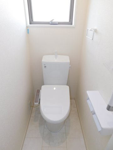 海部郡大治町大字堀之内字深田の新築一戸建のトイレ|◇トイレ◇　　1・2階シャワートイレ　節水タイプ