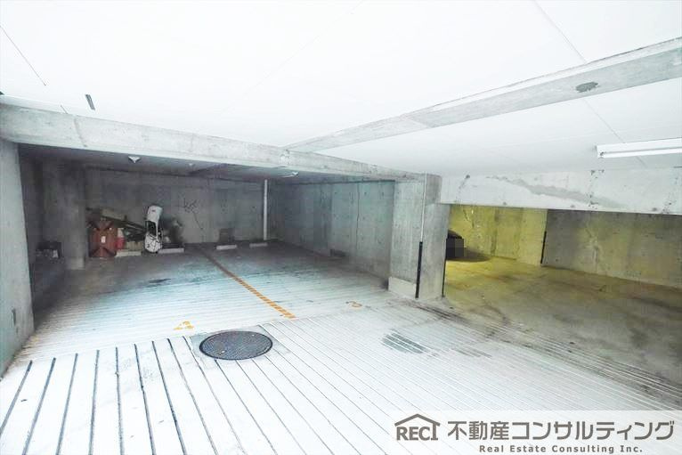 パラツィーナ六甲プレイスの駐車場