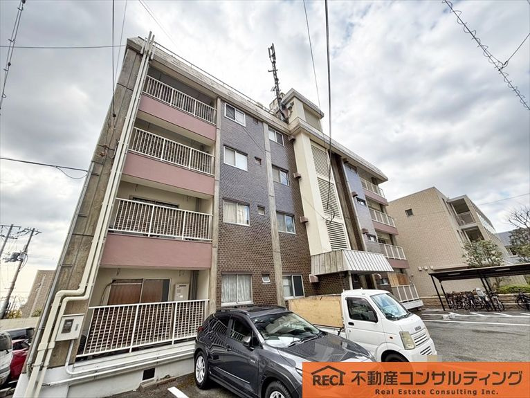 ヒル岡本マンションの外観|南東向きのサンルーム付き