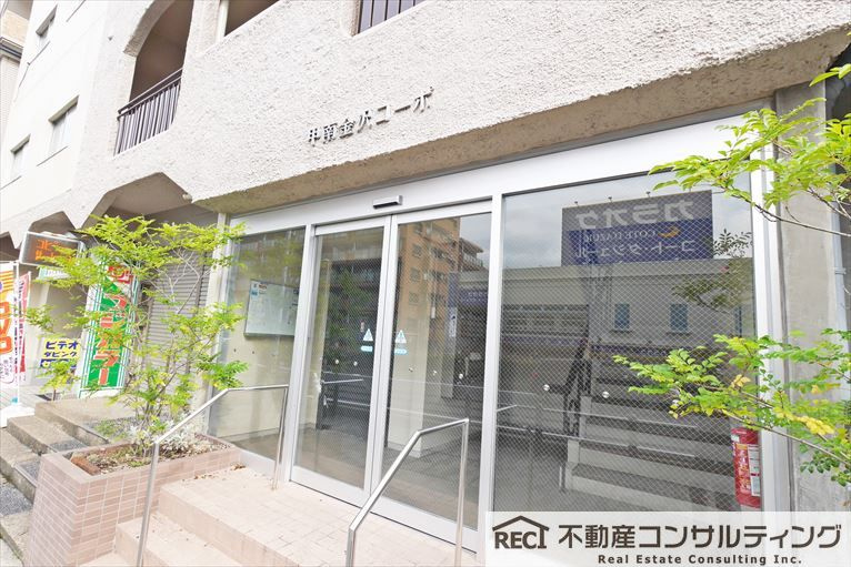 甲南金沢コーポ北棟のエントランス