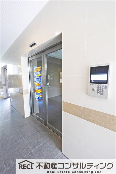 メゾン本山中町EASTのエントランス