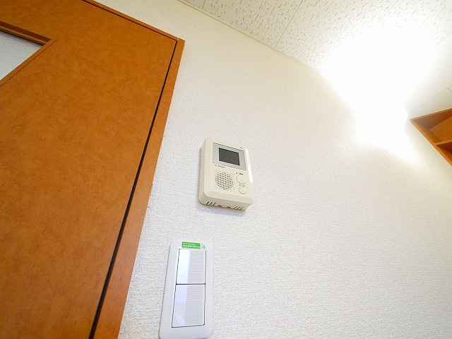 レオパレスバンビーノの設備|嬉しいモニター付きインターホンがあります