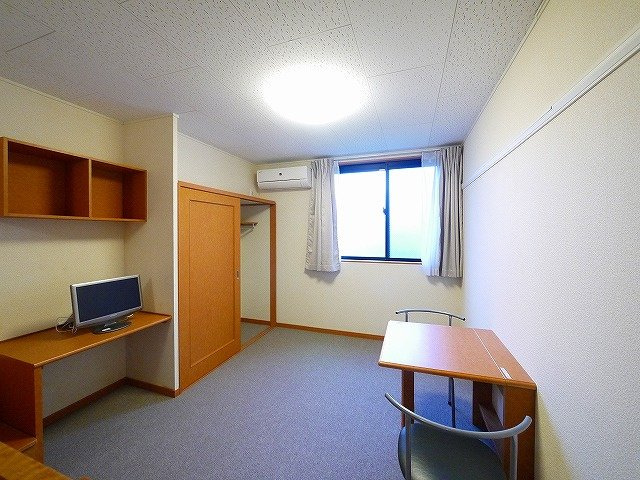 レオパレスバンビーノの居間・リビング|ゆったり過ごせる居間です