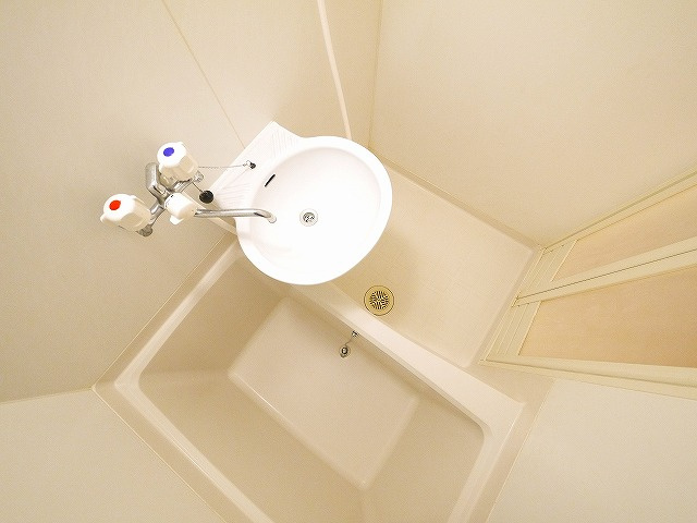 レオパレスバンビーノの浴室|きれいなお風呂です