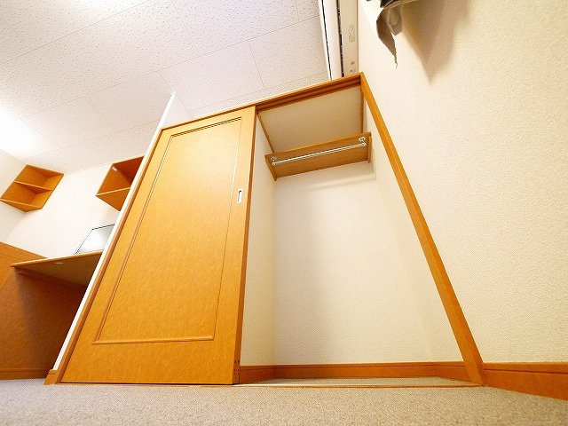 レオパレスバンビーノの収納|たっぷりとした収納スペースです