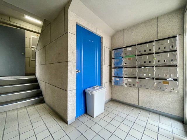 万代ミユキマンションのエントランス