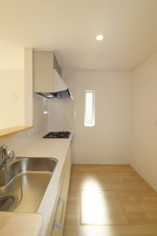 本宮市青田字中森　　　7号棟　　　五百川小学校、本宮第２中学区のキッチン