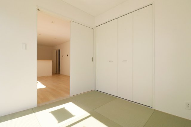 本宮市青田字中森　　　7号棟　　　五百川小学校、本宮第２中学区の和室|リビングに隣接する和室　