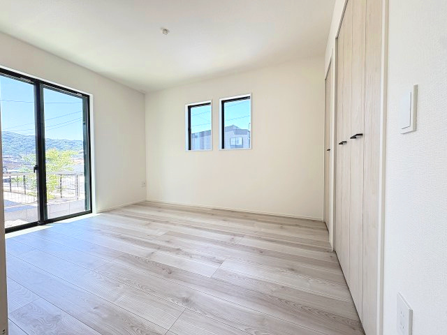 【洋室】 | 糟屋郡篠栗町中央6丁目3期　1号棟（全1棟）【仲介手数料無料・0円】 | 施工例。施工例は完成時と異なる場合があります。