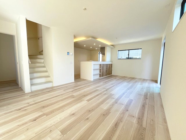 【居間・リビング】 | 糟屋郡篠栗町中央6丁目3期　1号棟（全1棟）【仲介手数料無料・0円】 | 施工例。リビングです。施工例は完成時と異なる場合があります。