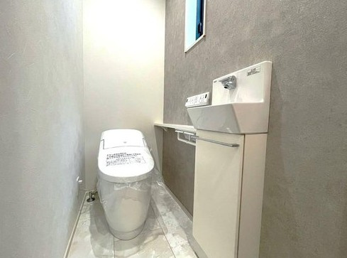 堺市西区鳳中町８丁の新築一戸建のトイレ