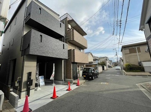堺市西区鳳中町８丁の新築一戸建の前面道路含む現地写真