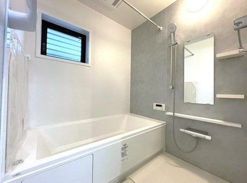 堺市西区鳳中町８丁の新築一戸建の浴室