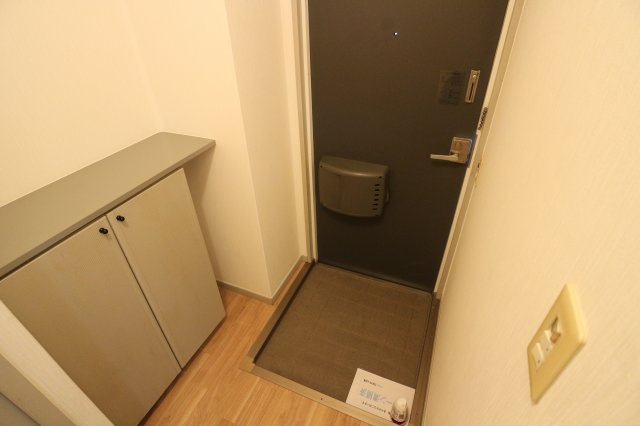 ハイツデアイの玄関