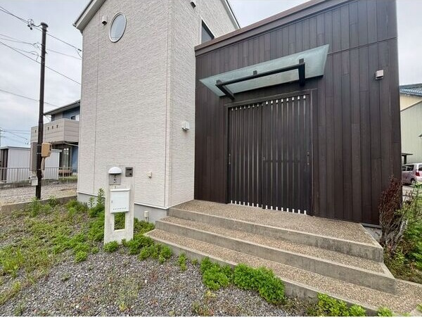 碧南中後町戸建　　刈谷市近郊の賃貸はクラスホームのエントランス