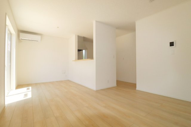 本宮市青田字中森　　　8号棟　　　五百川小学校、本宮第２中学区の居間・リビング