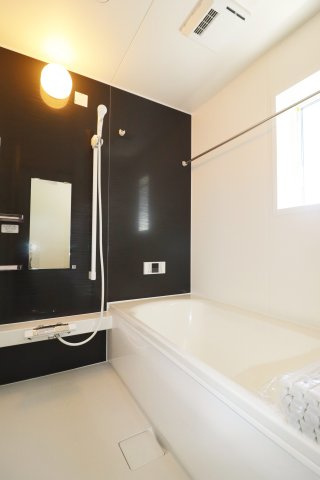 本宮市青田字中森　　　8号棟　　　五百川小学校、本宮第２中学区の浴室