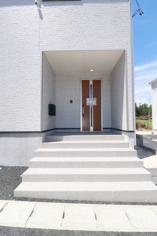 本宮市青田字中森　　　8号棟　　　五百川小学校、本宮第２中学区の玄関