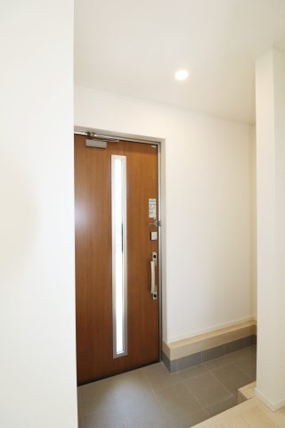 本宮市青田字中森　　　8号棟　　　五百川小学校、本宮第２中学区の玄関